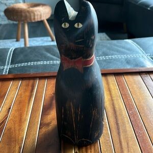 Wolf Creek Folk Art. wood. cat statue​